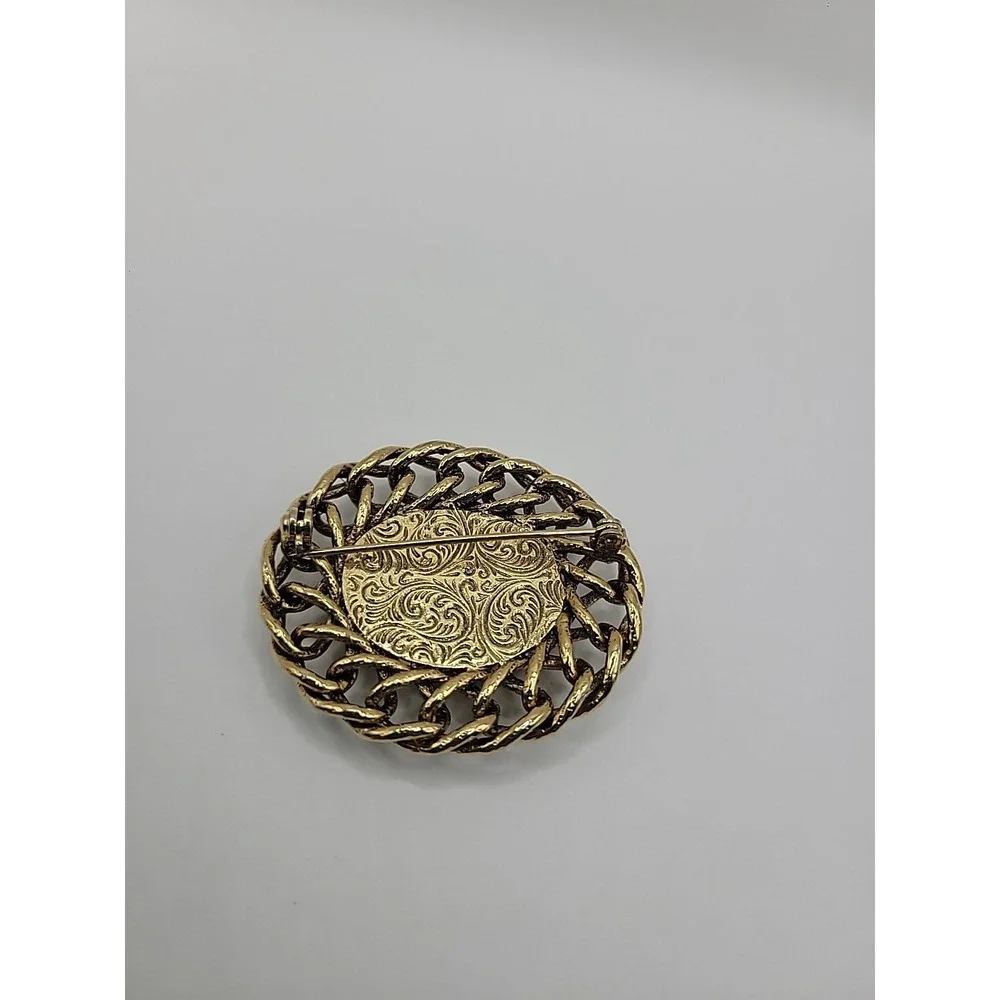 Vintage Gold Tone Brooch Amethyst Glass Cabochon Purple Oval Pin Filigree Frame
